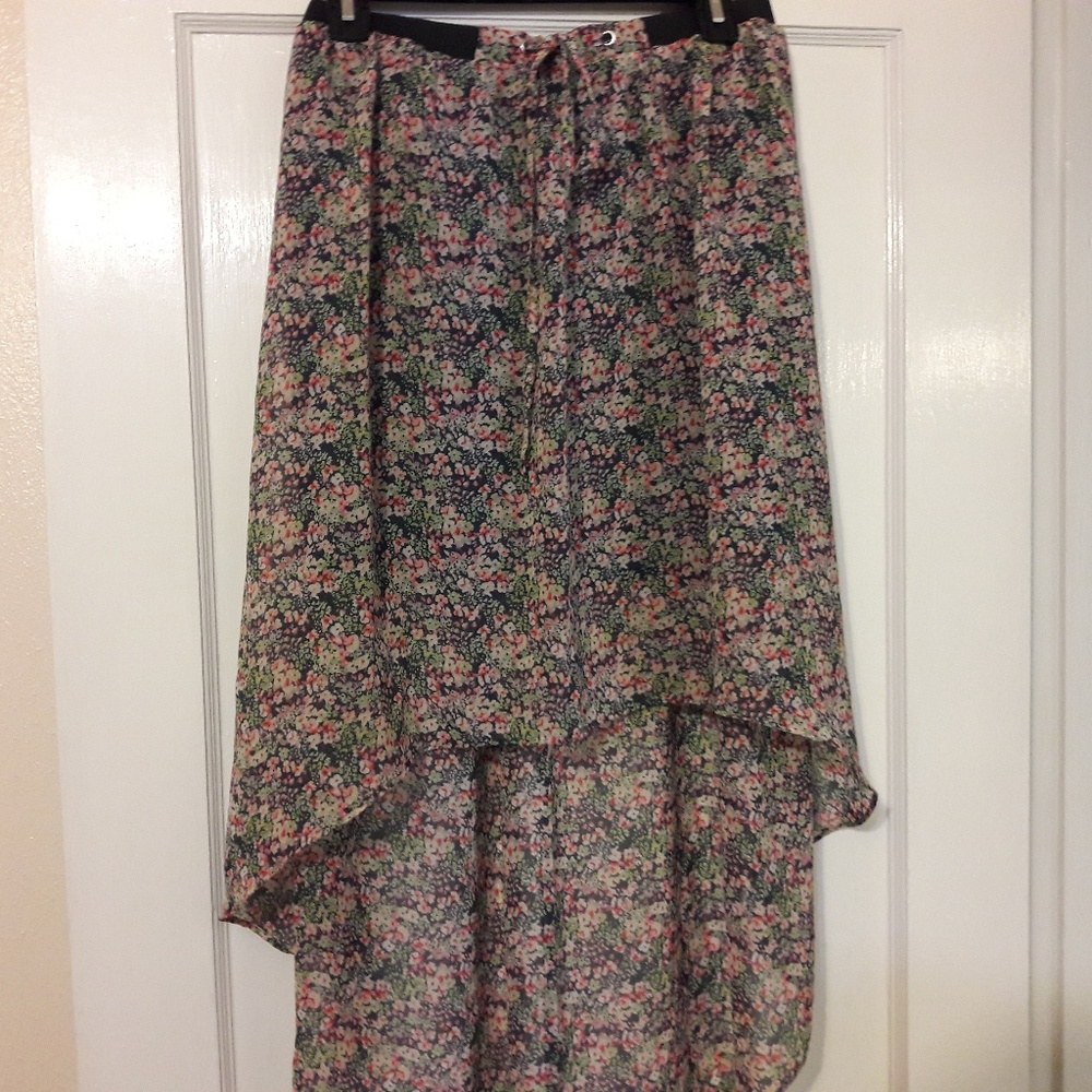 Hi Low Floral Lined Skirt Size Medium
